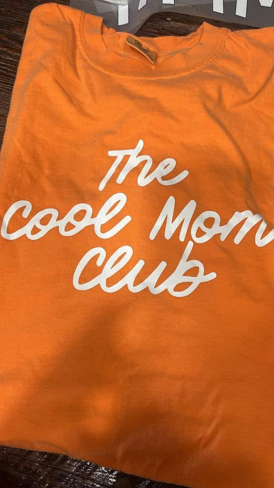 The cool mom club tee